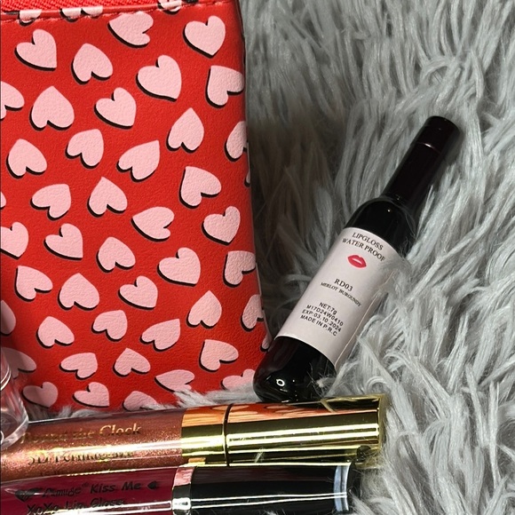 IPSY Bag & Beauty Bundle Red Heart Pouch, 2 Lip Masks, 4 Lip Color Items GIFTS - Picture 5 of 10